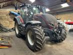 Valtra T235 Twintrac traktor med frontlift - vendbar 3