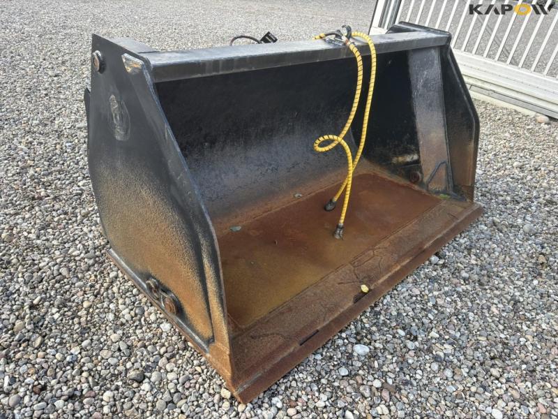 Viby Jern højtipskovl med Volvo hitch 3