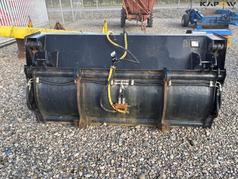 Viby Jern højtipskovl med Volvo hitch 6