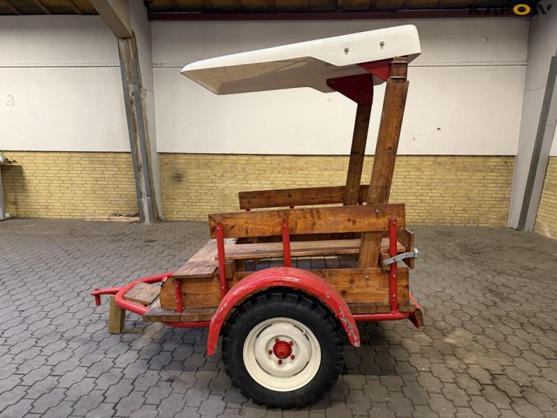 Vogn med siddepladser 8