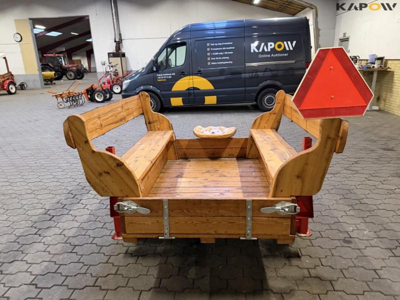 Vogn med siddepladser 6