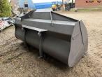 Volvo skovl med Volvo hitch 5