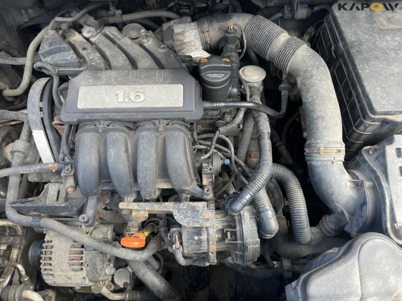 VW Touran 1,6 personbil  34