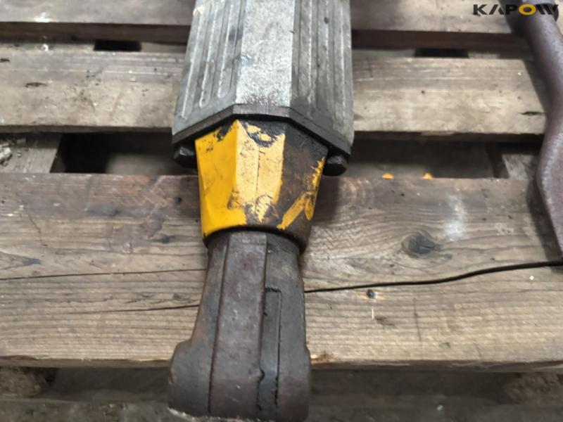 Wacker Neuson BH23 hammer 6