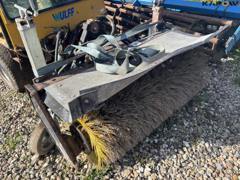 Wulff 400 redskabsbærer med kost 11