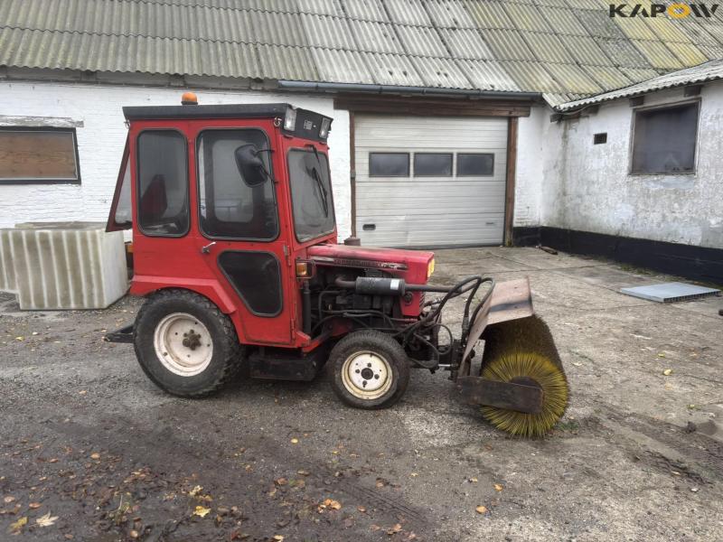 Yanmar 155 D traktor 4WD med kost 5