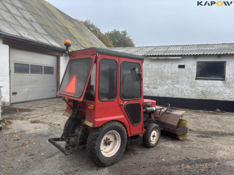 Yanmar 155 D traktor 4WD med kost 6