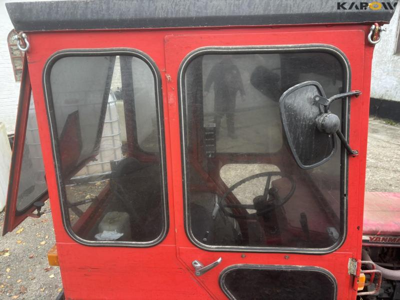 Yanmar 155 D traktor 4WD med kost 28