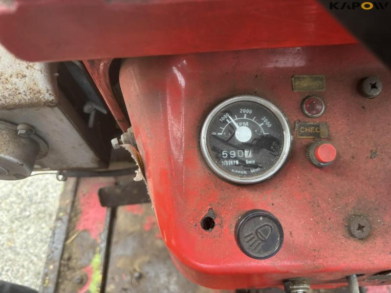 Yanmar 155 D traktor 4WD med kost 55