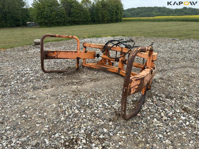  Bala Agria bale tongs with Euro hitch 1