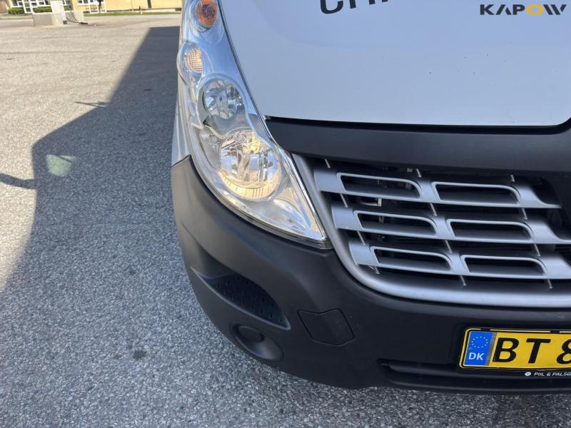 Renault Master van 16