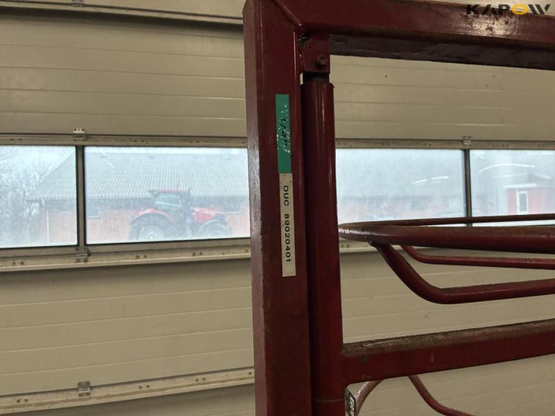 Shelf for hydraulic hoses 7