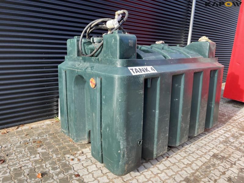 2500 liter diesel tank with waste tray 1