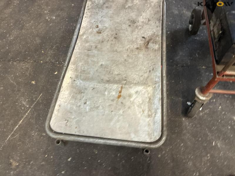 3 pieces of trolley with contents 23