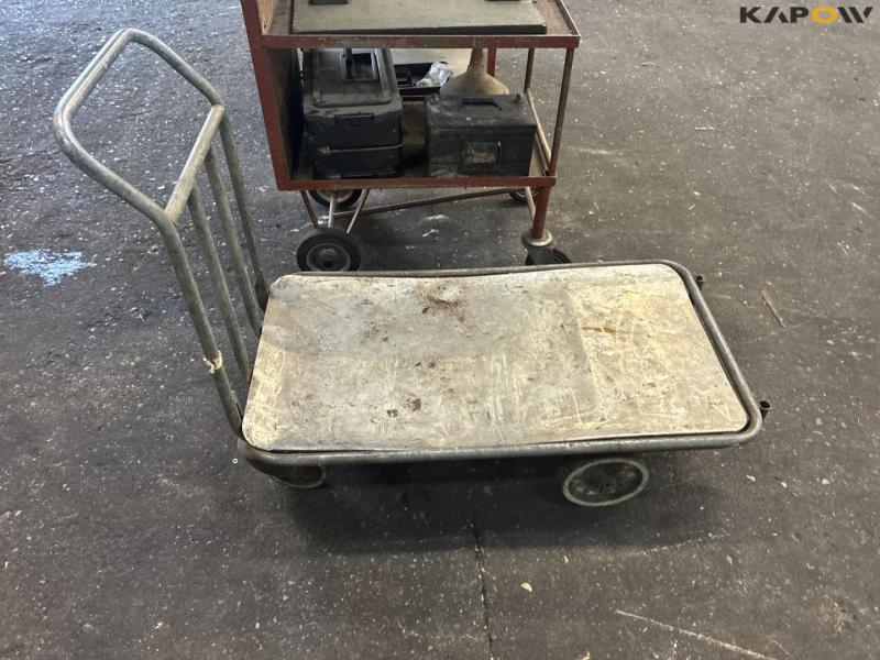 3 pieces of trolley with contents 26