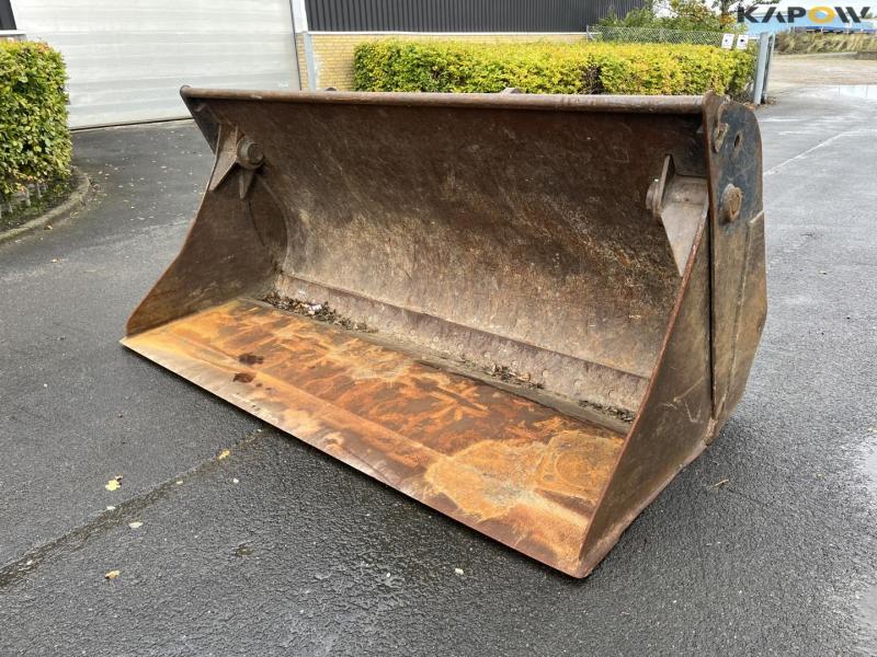 4-1 bucket with Volvo hitch 1