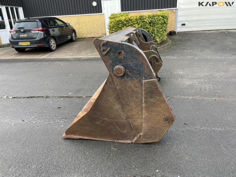 4-1 bucket with Volvo hitch 8