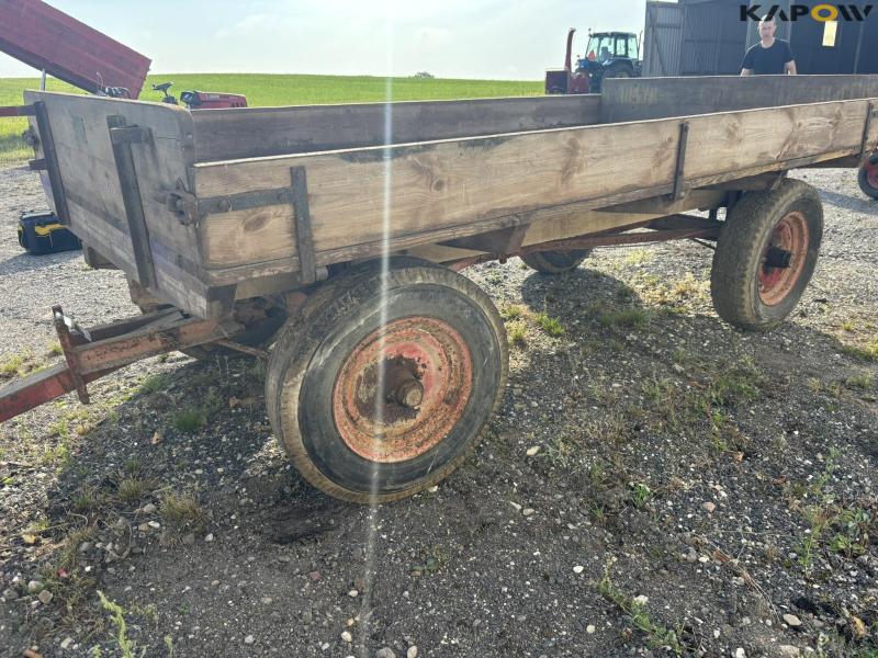 4 wheeled carriage 6