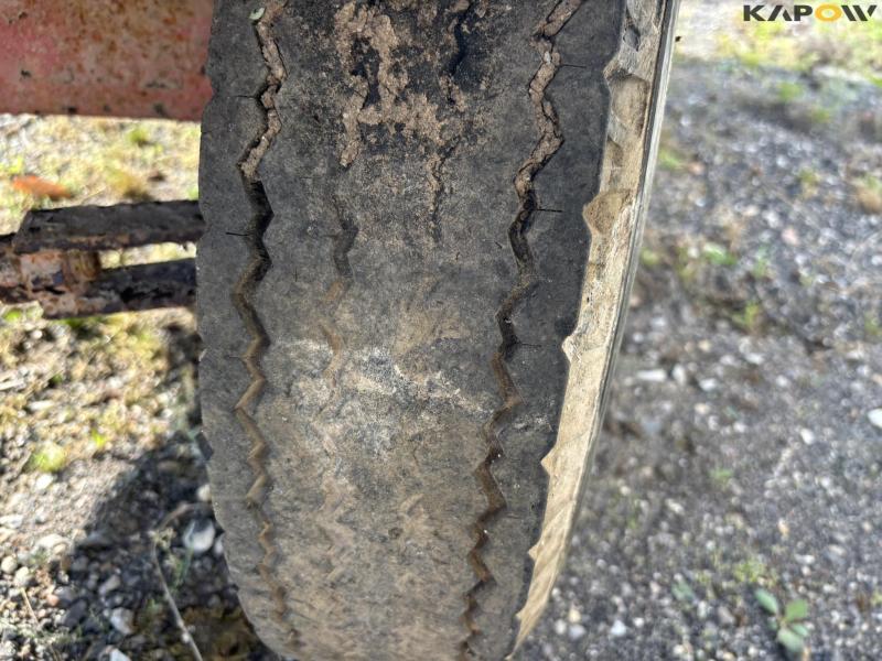 4 wheeled carriage 31