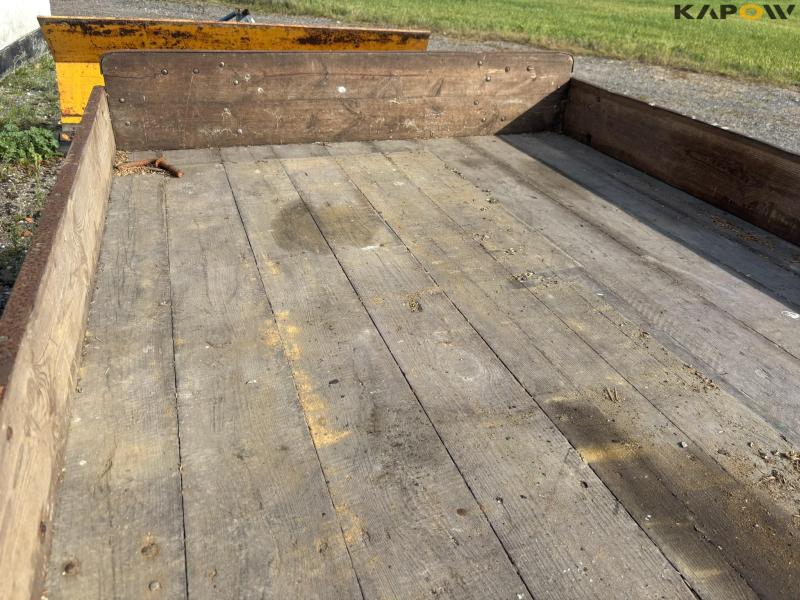 4 wheeled carriage 33