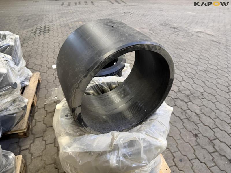 3 pallets of electric welding sleeves 16