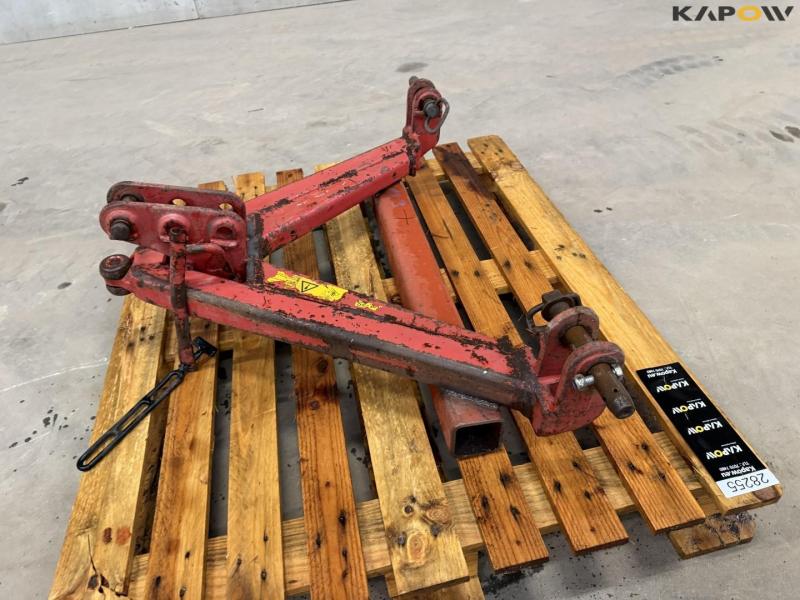 A-frame with three-point hitch 11