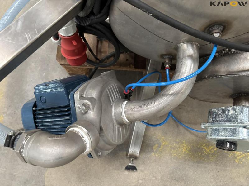 Open stainless steel tank with pump 9