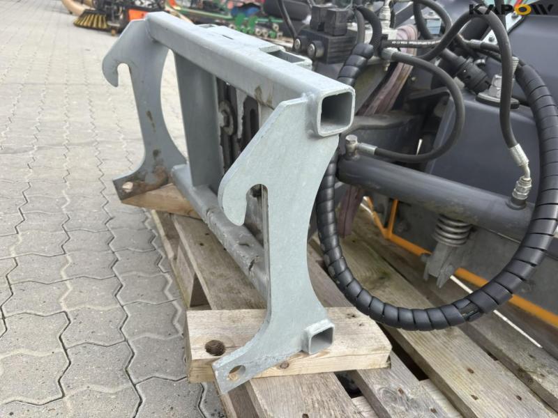 AB Siringe T1500 Vario V-plow 19