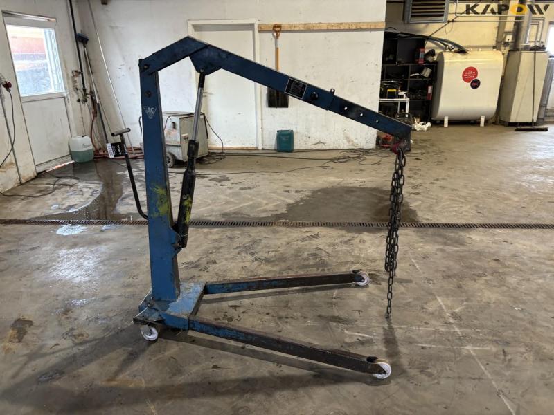 AC workshop crane 4
