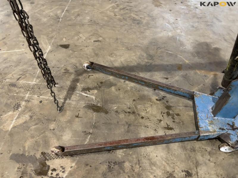 AC workshop crane 12