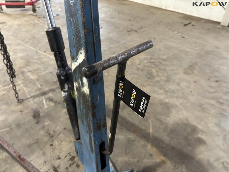 AC workshop crane 15