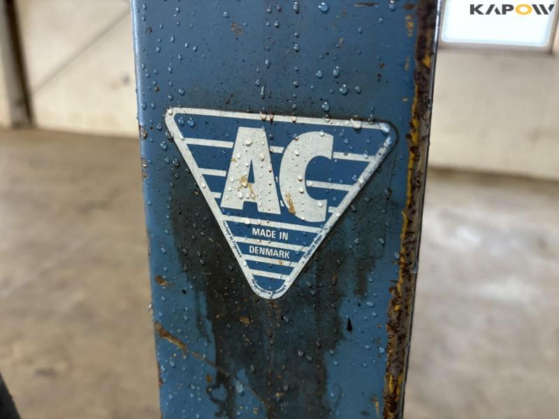 AC workshop crane 16