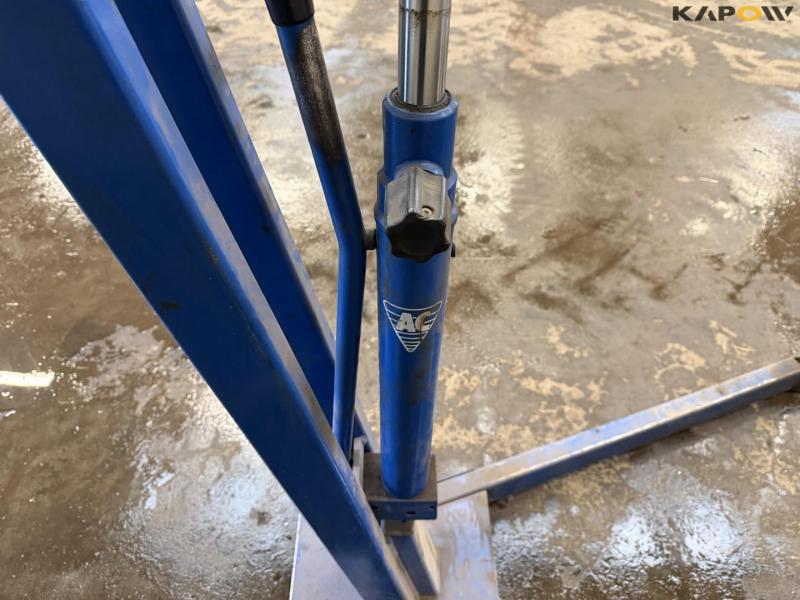 AC workshop crane 12