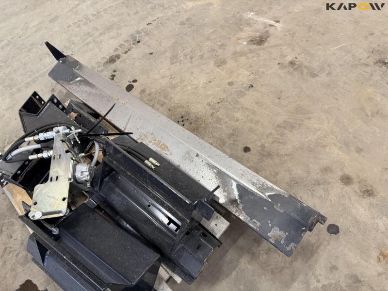 Adapter from Claas for John Deere picking table 20