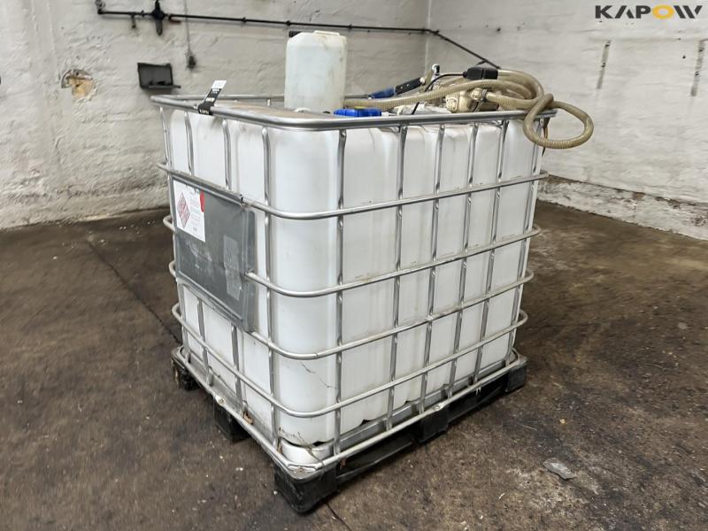 Adblue tank with pump 3