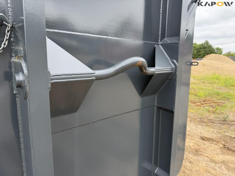 Waste container 15