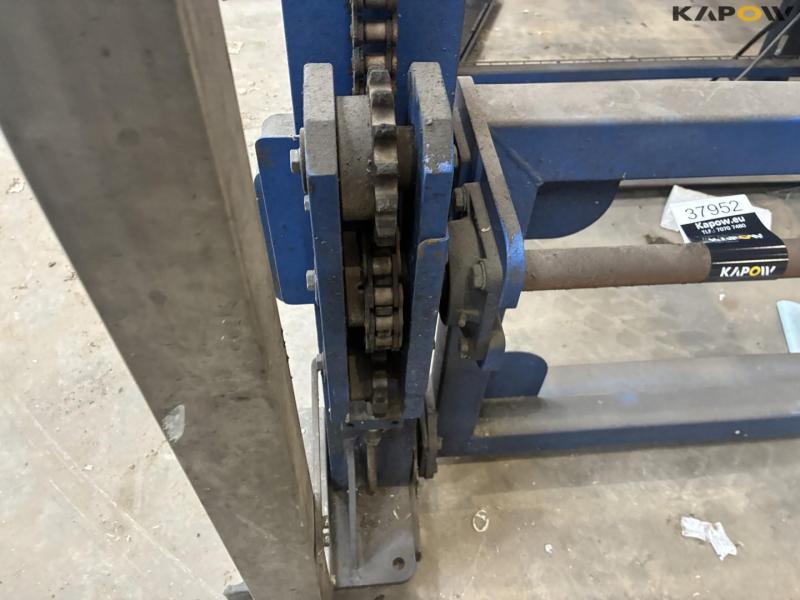 Waste shredder with box of lumber 16