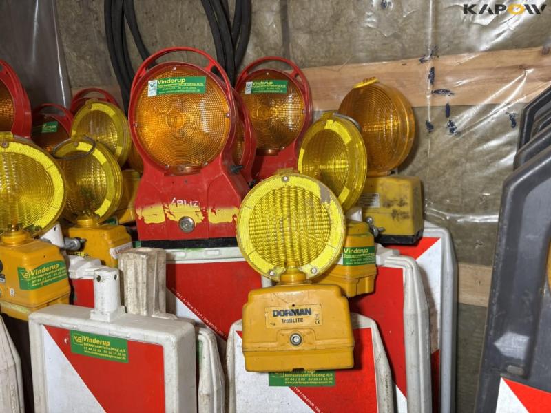 Marking posts with lights 6