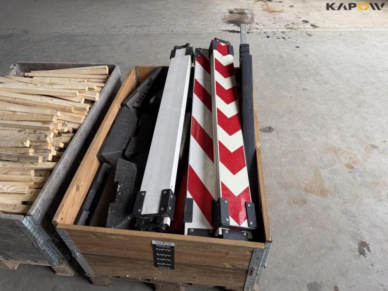 Marking signs and poles 9