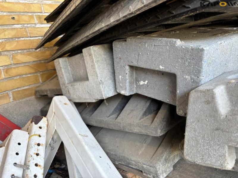 Barriers and road materials 23