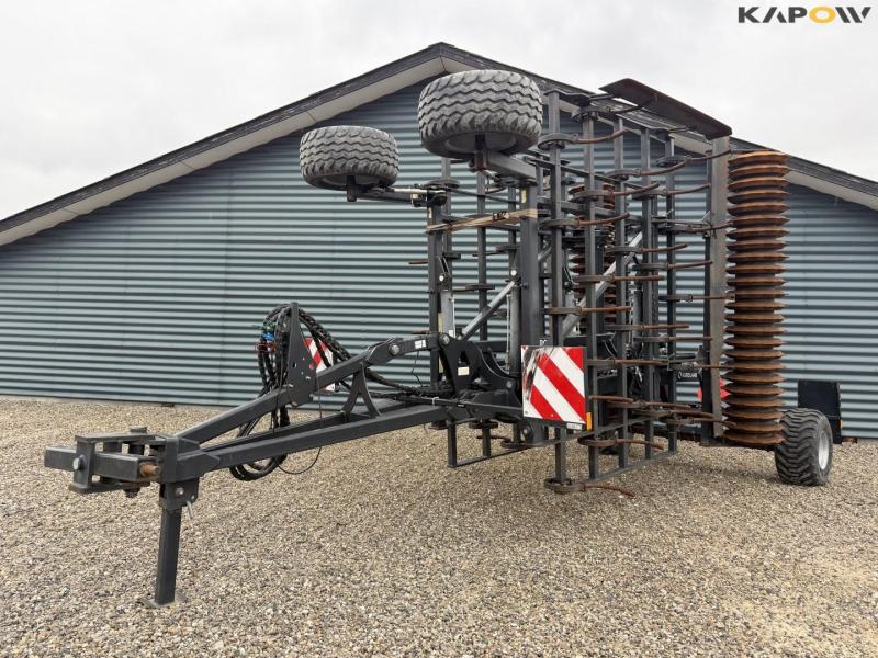 Agroland EC600 stubble harrow with soil packs 1