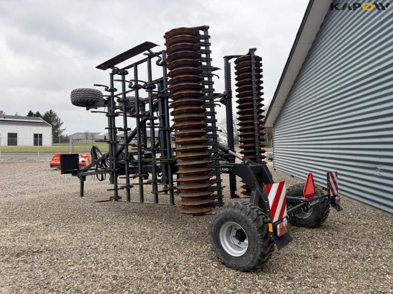 Agroland EC600 stubble harrow with soil packs 9