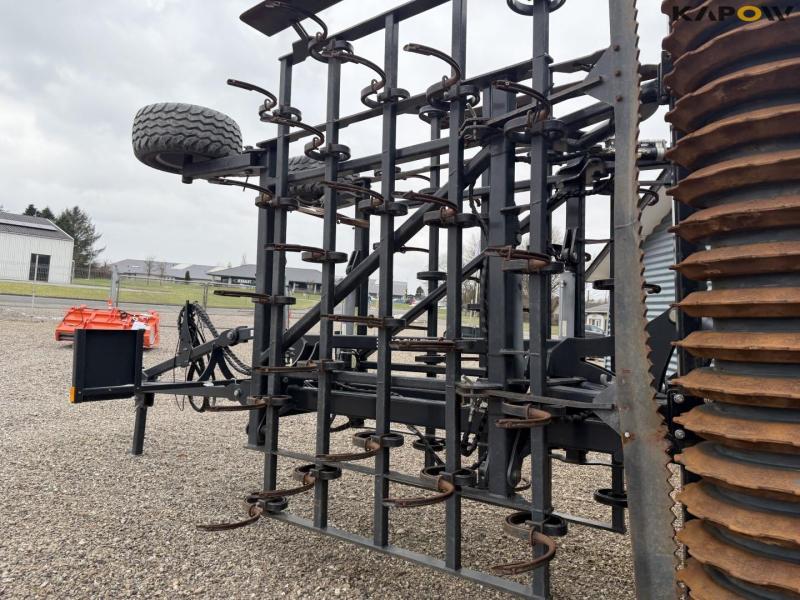 Agroland EC600 stubble harrow with soil packs 34