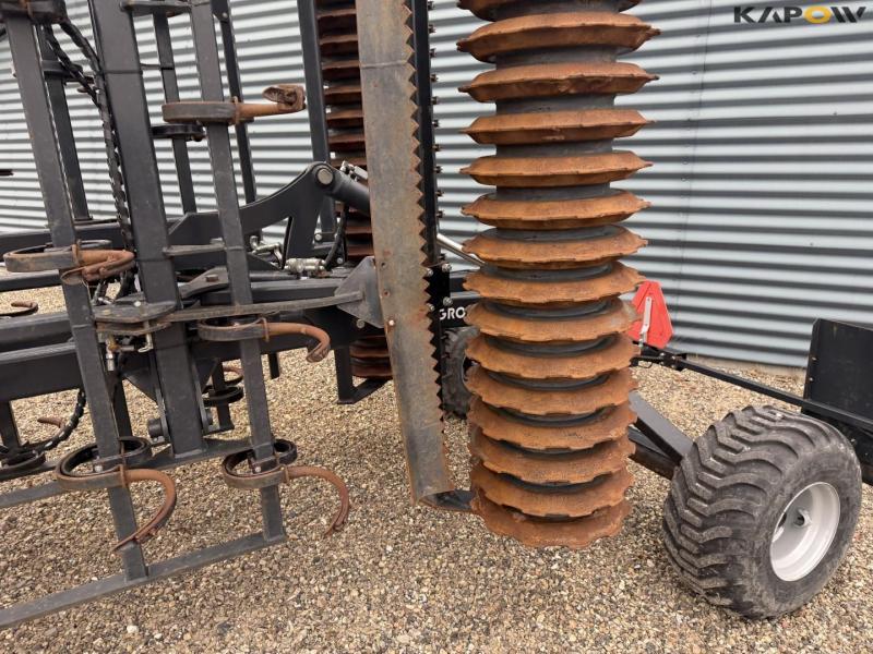 Agroland EC600 stubble harrow with soil packs 37