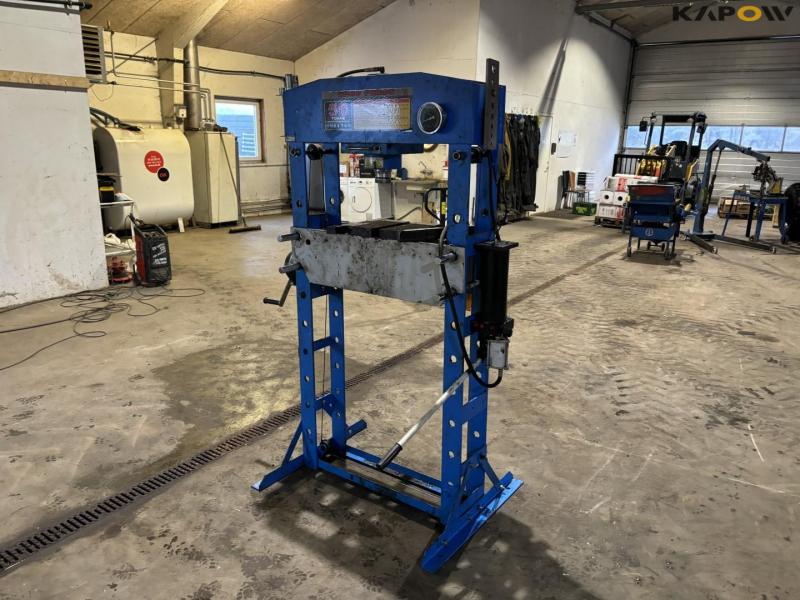 Aj Wholesale presses 5