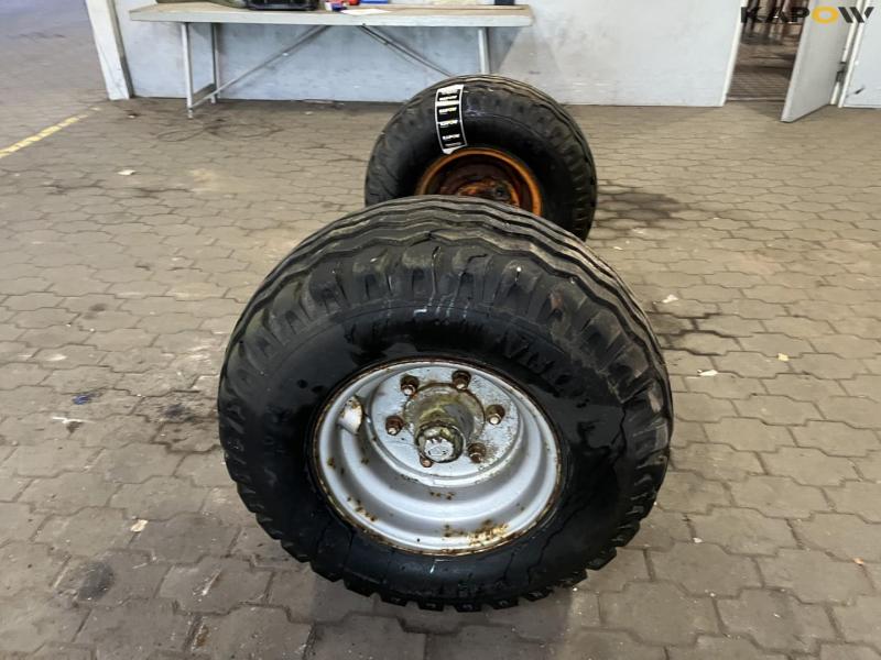 Axle with 14.0/65-16 8