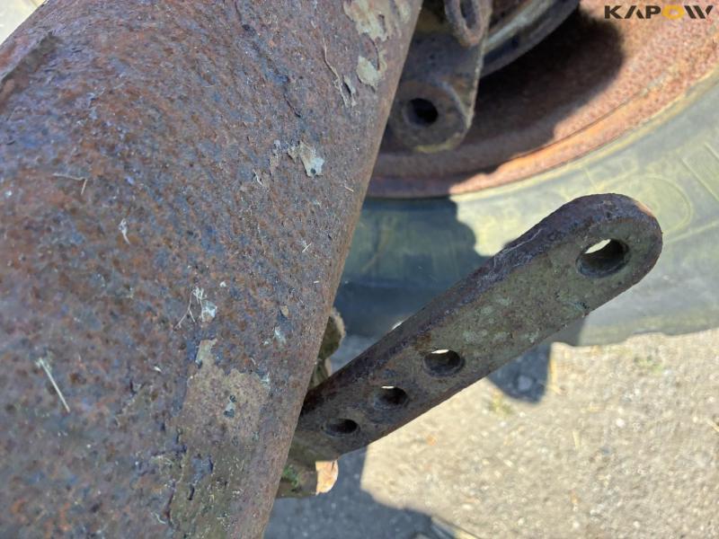 Axle with wheels 10