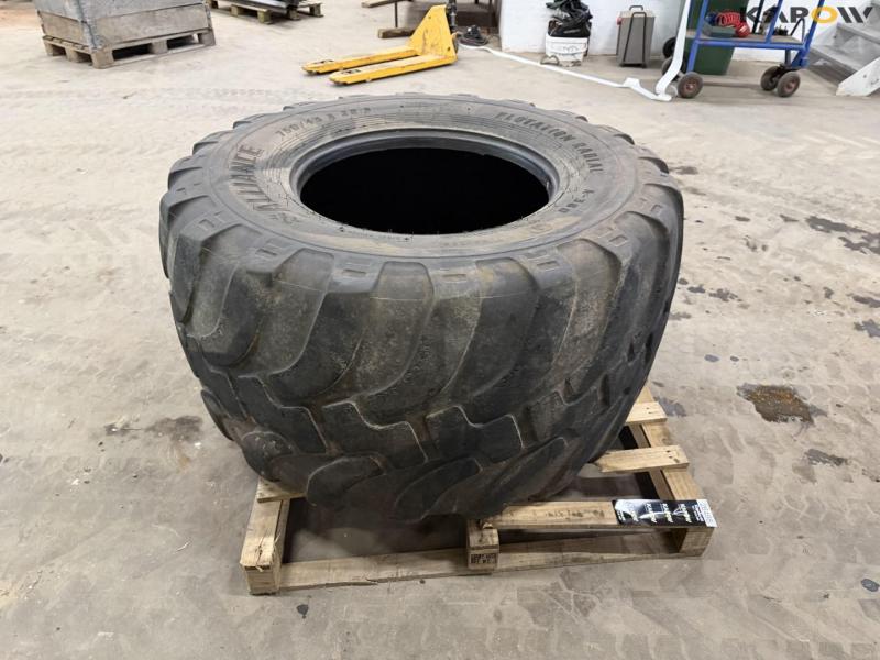 Alliance 750/45-R26.5 tires 4