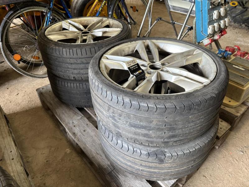 Alloy wheels with tires 235/35-19 1