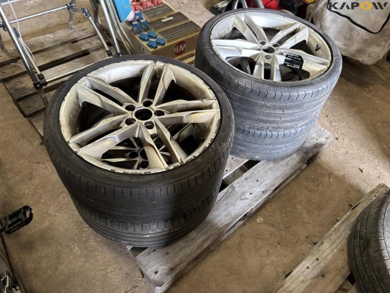 Alloy wheels with tires 235/35-19 3